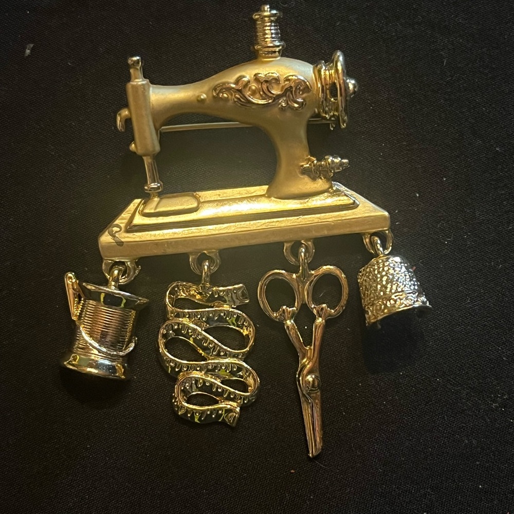 Vintage Gold Sewing Machine Brooch with Charms Danecraft
